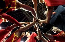 开云体育APP下载-比赛场上球员们展现出毫无保留的拼搏精神