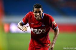 开云体育入口-苏宁战胜大连一方，卡尔德克破门帮助球队取得胜利的简单介绍