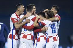 开云体育app-勒沃库森鏖战美国，莫德里奇带队取胜