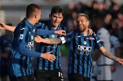 开云体育入口-柏林联队队长率领球队走向胜利