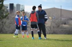 开云体育下载-鹿岛鹿角防线稳固，力拼恩菲尔德全力拿分