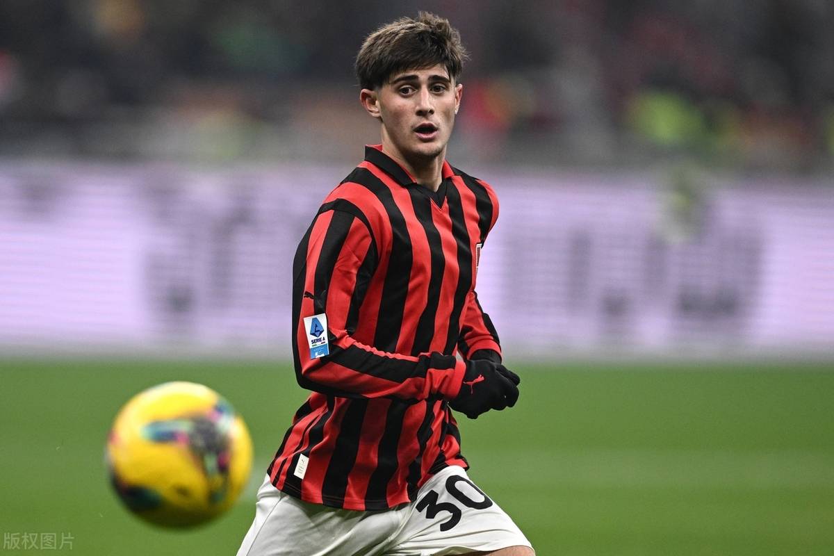 尤文图斯客场战胜AC米兰，保持不败纪录的简单介绍