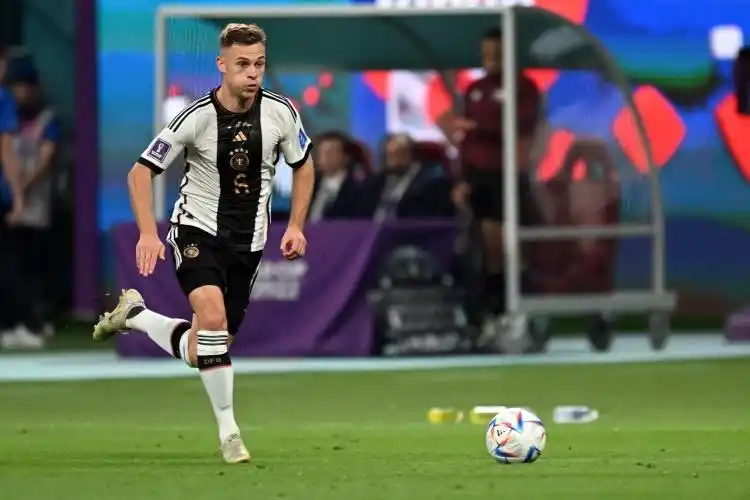 包含荷兰前锋因伤退出国家队，无法参加对阵意大利的比赛的词条