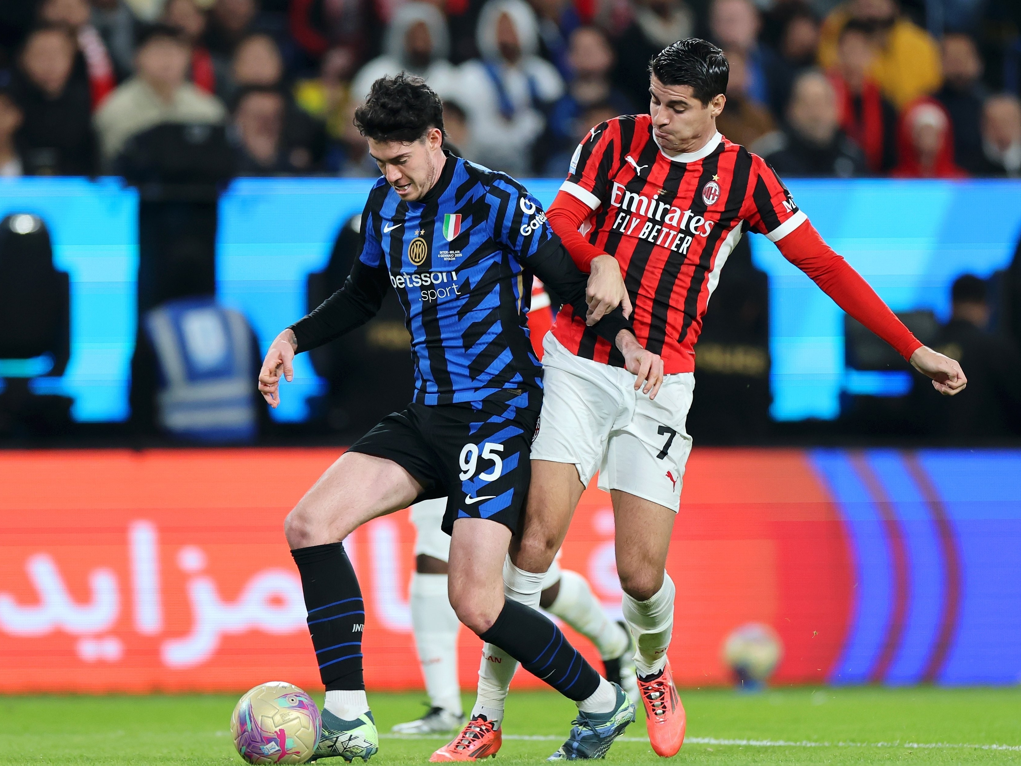 关于尤文图斯不敌强敌，AC米兰取得关键胜利的信息