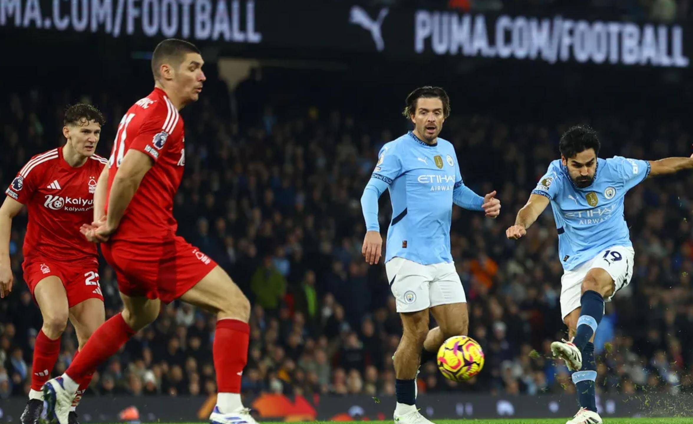 包含曼城凭借两个点球险胜对手，瓜迪奥拉高喊：冠军在望！的词条