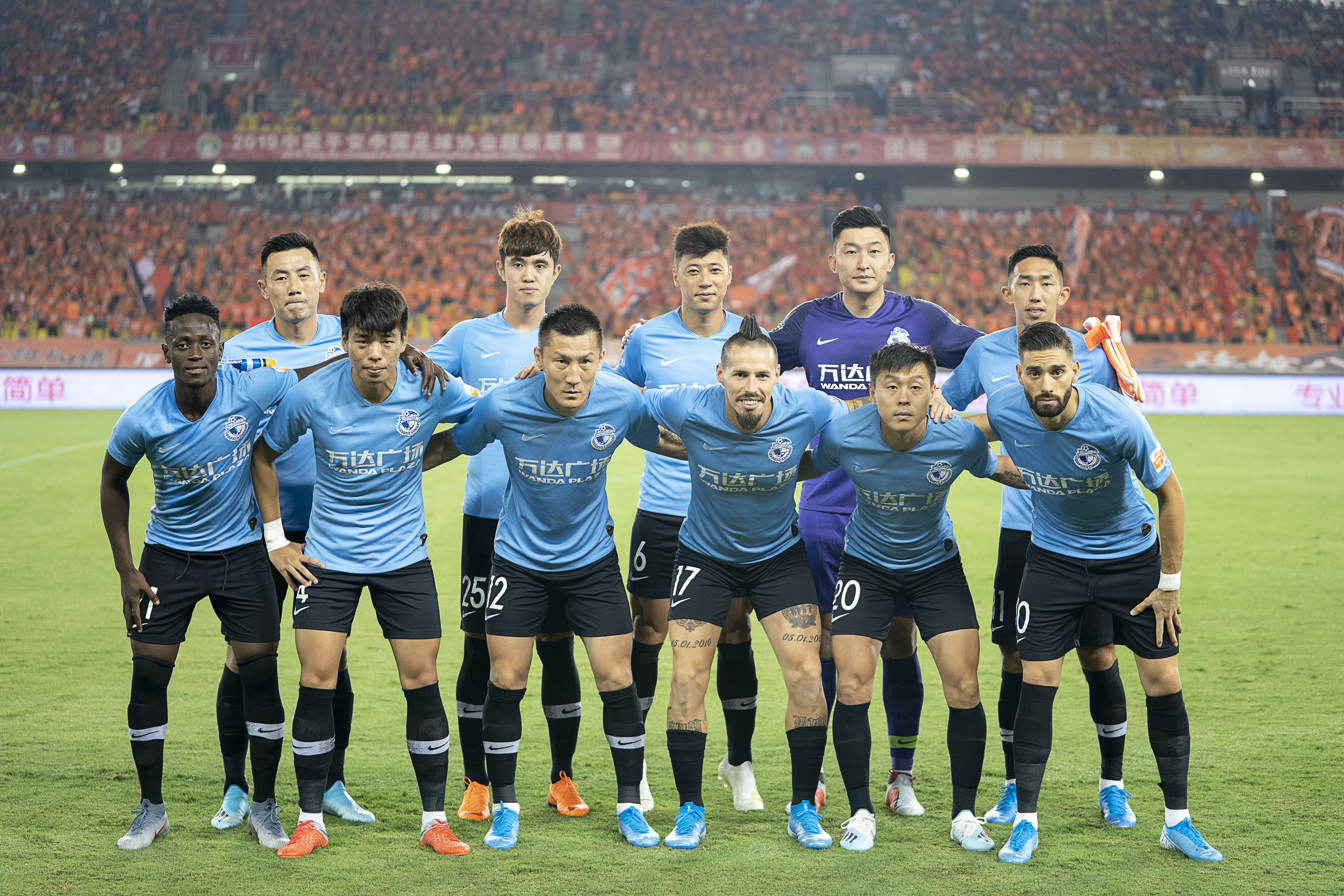 包含武汉卓尔主场痛苦告负，战绩蒙尘不振的词条