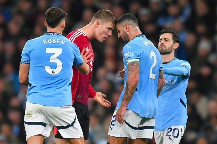 英超热门球队：曼城击败切尔西跻身前四