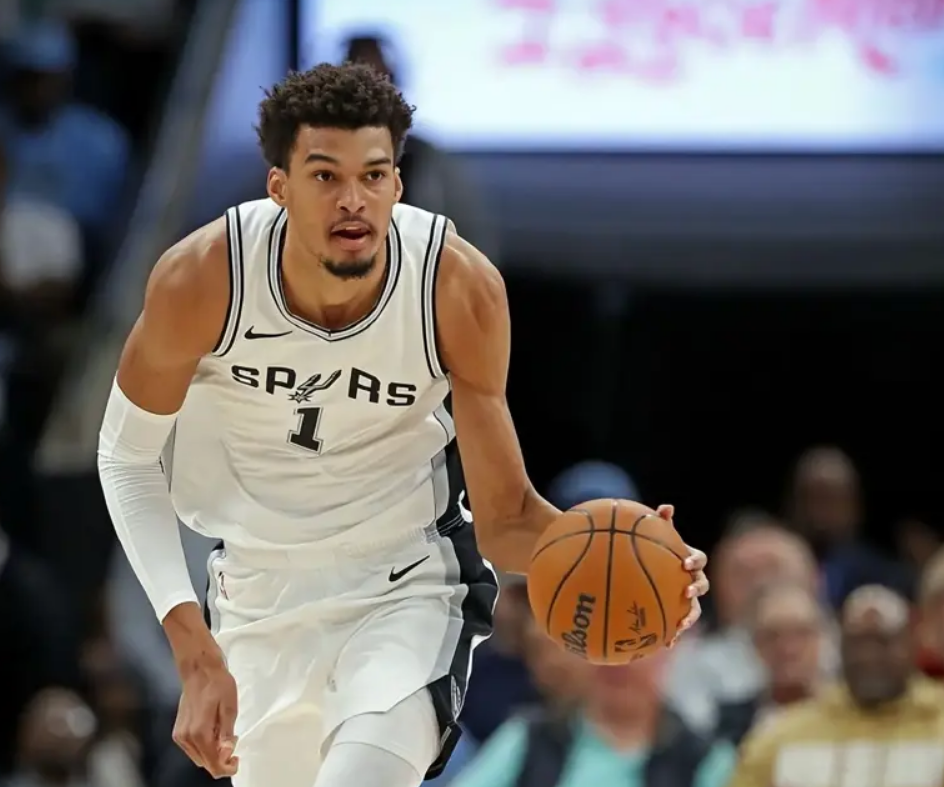 包含灰熊逆袭击败马刺，保住季后赛希望的词条