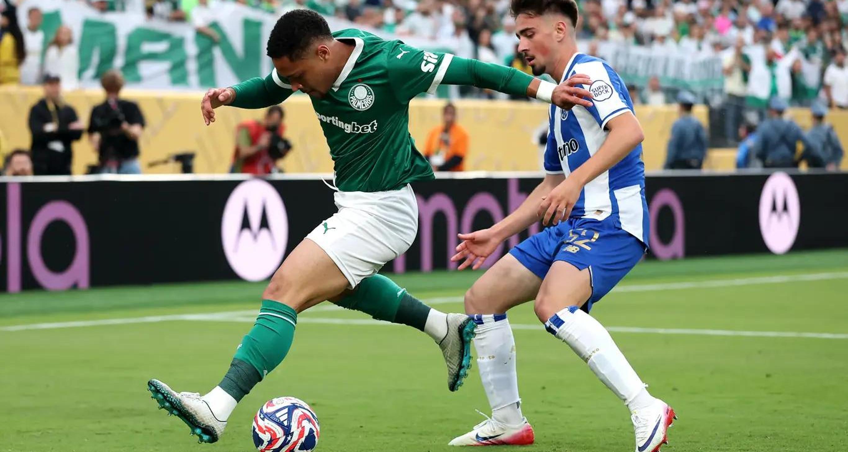 包含阿尔希拉尔主场大胜波斯波利斯的词条