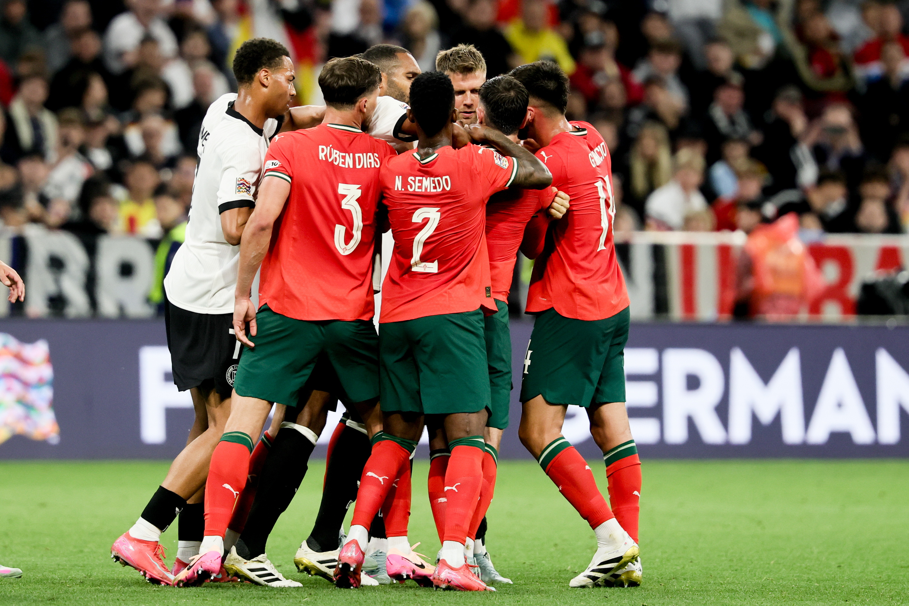 葡萄牙国家队精彩比赛，主场获胜