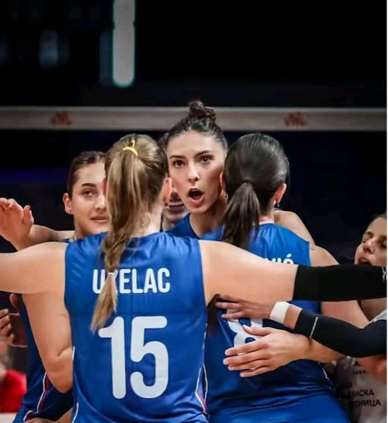 捷克运动员在比赛中跃居榜首 捷克运动员在比赛中跃居榜首