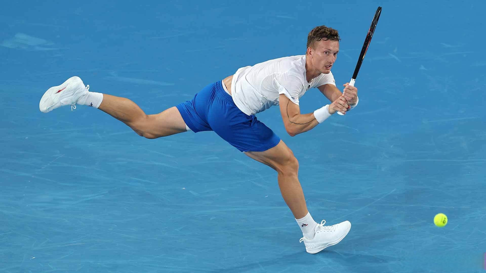 捷克运动员在比赛中跃居榜首 捷克运动员在比赛中跃居榜首