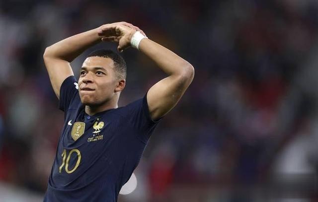 包含世界各地球迷热切期待明星球员的表现，助威不断的词条