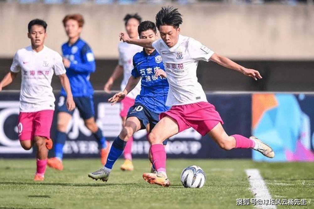 球队防线坚固,成功晋级淘汰赛 球队防线坚固,成功晋级淘汰赛