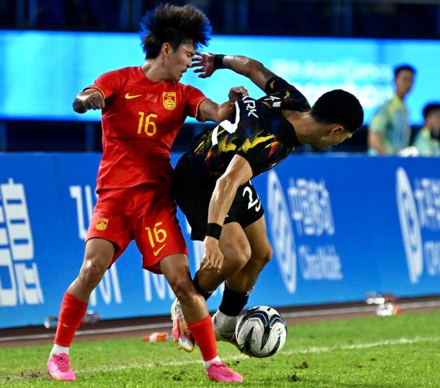 球队防线坚固,成功晋级淘汰赛 球队防线坚固,成功晋级淘汰赛